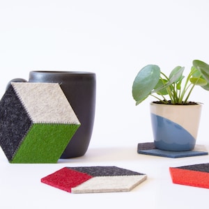 Set of felt coasters - colorful coasters - hexagonal coasters - wool felt coasters - geometric coasters - housewarming gift - made in Italy