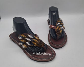 Afrikanische Perlen-Ledersandalen für Damen, handgefertigte Boho-Flip-Flops, sommerliche Strandsandalen