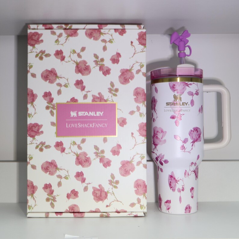Stanley x LoveShackFancy 40oz Tumbler, Quencher H2.0, Holiday Coquette Bow bild 10