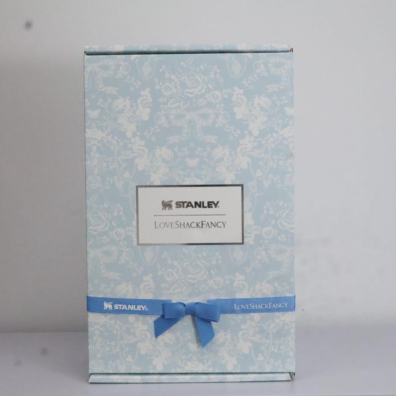 Stanley 1913 x LoveShackFancy 40oz Quencher H2.0 FlowState Tumbler, Limited Edition Coquette Gift bild 7