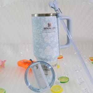 Stanley 1913 x LoveShackFancy 40oz Quencher H2.0 FlowState Tumbler, Limited Edition Coquette Gift bild 5
