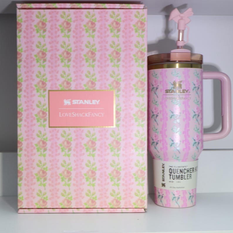 Stanley x LoveShackFancy 40oz Tumbler, Quencher H2.0, Holiday Coquette Bow bild 11