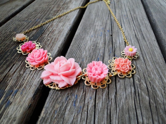 Items similar to Pink flowers necklace - Beautiful romantic Necklace ...