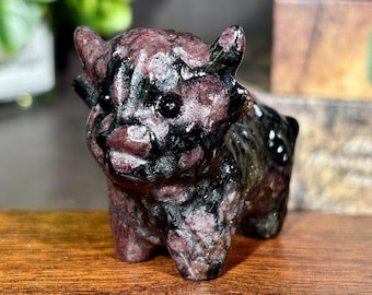 Garnet Highland Cow Figurine, Natural Crystal Carving, Spiritual Crystal, Desk Ornament, Healing Crystal Decor Gift