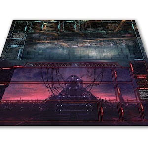 Puede incluir: Tapete de juego rectangular con un diseño futurista de ciencia ficción. La sección superior presenta un paisaje urbano, mientras que la sección inferior muestra una escena oscura y ominosa con una estructura central y acentos rojos. El tapete está diseñado para juegos de mesa.