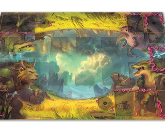 以下が含まれることがあります： ファンタジーの生き物と曇り空の風景が描かれた、カラフルなゲームマット。 カードやゲームピース用のエリアがあり、緑、青、黄色の鮮やかな色使いです。