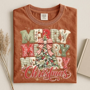 Comfort Colors Coquette Weihnachtsshirt, T-Shirt mit Weihnachtsbaum-Imitat, kariertes Weihnachtsshirt mit Schleife, festliches T-Shirt im Preppy-Stil