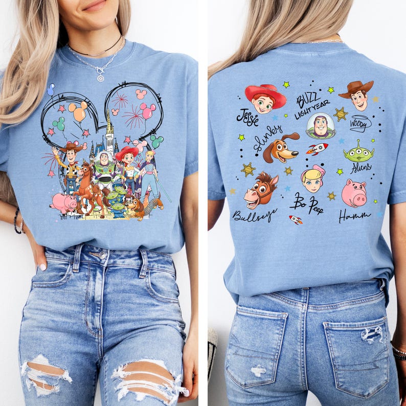 Comfort Colors® Toy Story-familjet-shirt, Toy Story-karaktärströja, Disneyland Crew-tröja, Woody och besättningstopp, Disney Toy Story-outfit bild 1