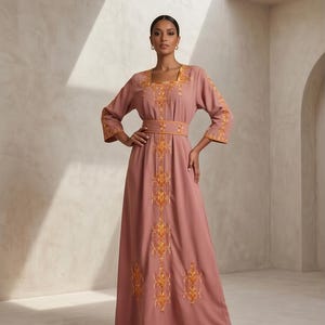 Modern kabylisk klänning, kungblå, traditionell algerisk berberklänning broderad med guld, bohemisk kaftan, traditionell klädsel, damkläder, brudklänning