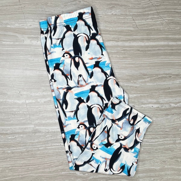 Charming Penguin Print Capri Leggings - Ultra-Soft Stretch Fabric for Comfort & Style