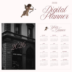 Op de afbeelding: Digitale planner in zachte roze en crème tinten. Voorzien van een kalender voor 2026, wekelijkse, dagelijkse en maandelijkse lay-outs, en decoratieve elementen zoals een engel met pijl en boog. Tekst: "2026 Digital Planner".