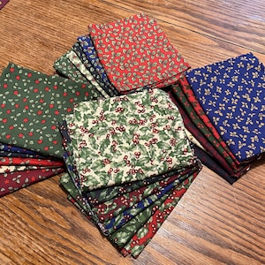 Holly And Berries Christmas Cotton Fabric Fat Quarter Bundle