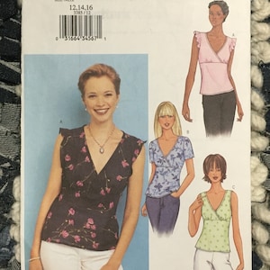 Easy Semi Fitted Blouse Pattern / Pull Over Top, Butterick 3385, UNCUT