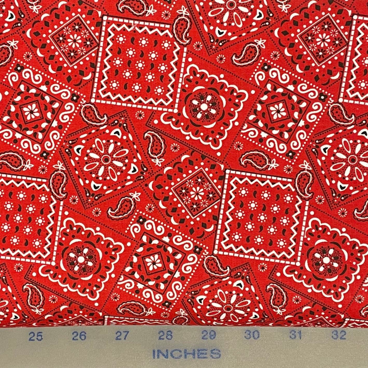 Bandana cachemire rouge en coton, country western, cow-boy Bandana cachemire rouge en coton, country western, cow-boy