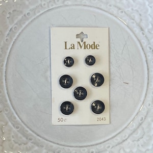 Vintage Black Buttons, La Mode
