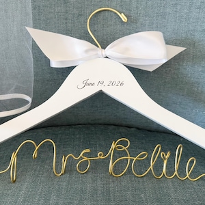 Custom Bridal Hanger with Wire Name, Wedding Hanger, Custom Engagement Gifts, Wedding Dress Hanger, Unique Bride gift, 2026 Bride