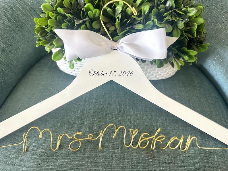 Custom Bridal Hanger with Wire Name, Wedding Hanger, Custom Engagement Gifts, Wedding Dress Hanger, Maid of honor Gift, Unique Bride gift