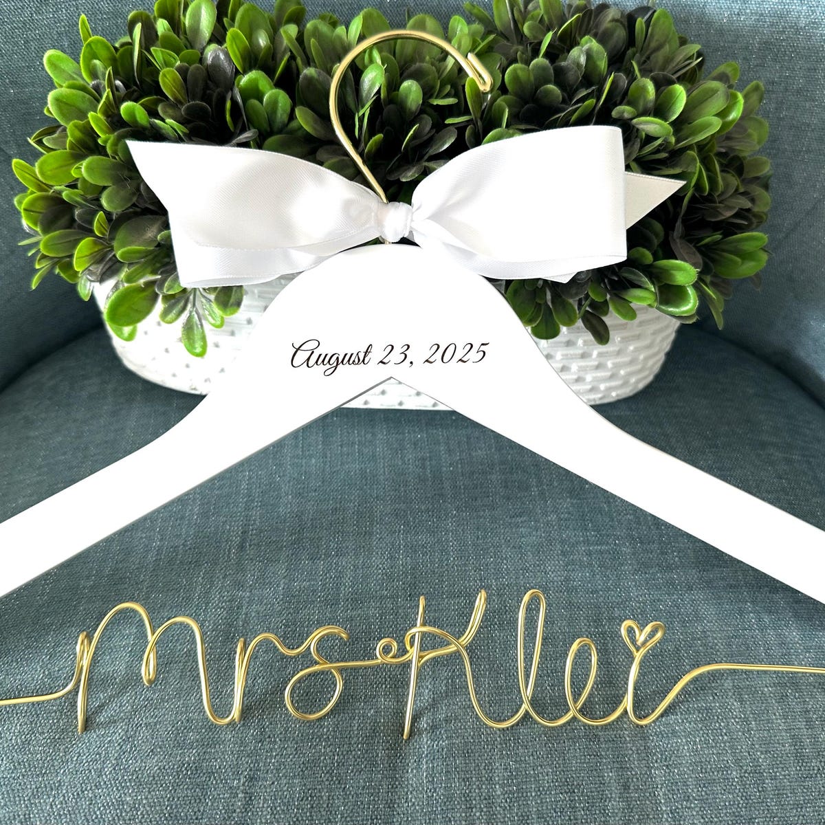 Custom Bridal Hanger With Wire Name, Wedding Hanger, Custom Engagement Gifts, Wedding Dress Hanger, Maid of Honor Gift, Unique Bride Gift - Etsy