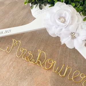 Wedding Hanger, Bridal Hanger, Bridesmaid Gift, Bridesmaid, Custom Engagement, Mother of the Bride Gift, Maid of honor gift, Bride gift