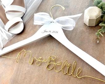 Wedding hanger, Personalized gift for bride, Engagement gifts for bride, Bridal hanger for wedding dress, Wire name hanger, 2026 Bride