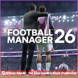 Puede incluir: Imagen de un juego de fútbol con el texto "FOOTBALL MANAGER 26". Dos figuras están en un campo, una con un brazo alrededor de la otra. Un balón de fútbol está en la parte inferior. El fondo muestra un estadio.