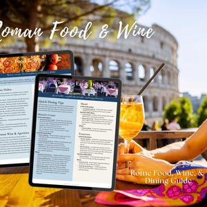Puede incluir: Dos tabletas digitales que muestran una gu&iacute;a de Roman Food & Wine con secciones de texto sobre platos cl&aacute;sicos, consejos gastron&oacute;micos y recomendaciones, colocadas sobre una mesa de madera junto a un c&oacute;ctel naranja con pajita.