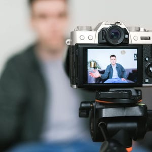 Die Creator Engine | Leitfaden zur KI-gestützten Content-Erstellung | KI-Tools für YouTube & Podcasts | PDF