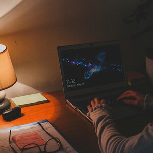 Guía para emprender con IA / Crea un negocio fuera del horario laboral (ChatGPT PDF)