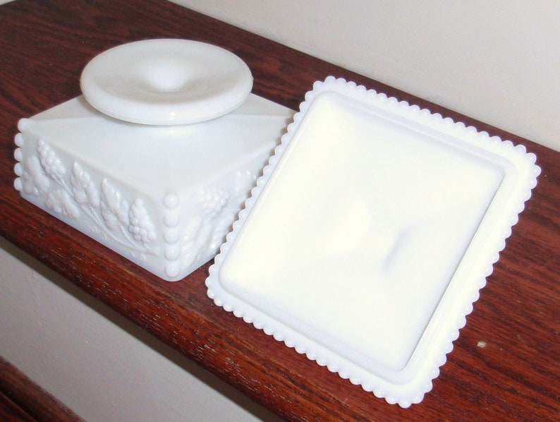 WESTMORELAND PANELED GRAPE Beaded Pattern 1881 Heavy Footed Covered Signed Candy Box Bowl Dish White Milk Glass Crystal Excellent Condition