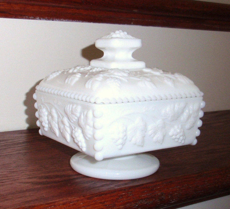 WESTMORELAND PANELED GRAPE Beaded Pattern 1881 Heavy Footed Covered Signed Candy Box Bowl Dish White Milk Glass Crystal Excellent Condition