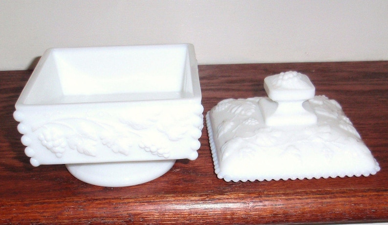 WESTMORELAND PANELED GRAPE Beaded Pattern 1881 Heavy Footed Covered Signed Candy Box Bowl Dish White Milk Glass Crystal Excellent Condition