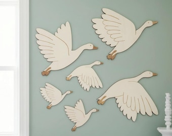 Set di decorazioni murali in legno a forma di cigno, stile minimalista per la cameretta dei bambini e per la stanza in stile boho. Sagome di uccelli in legno naturale.