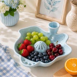 Ciotola per frutti di bosco in ceramica fatta a mano con spremiagrumi, colino per frutta color pastello