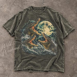 Krokodilgrafik T-shirt, Måndjurstema, Vintage Reptilskjorta, Träskdjursgåva