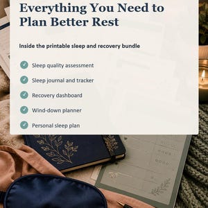 Op de afbeelding: Een printbare slaap- en herstelbundel met een slaapkwaliteitsbeoordeling, slaapdagboek, herstel-dashboard, ontspanningsplanner en persoonlijk slaapplan. De tekst luidt: Better Living Guides, What's Included, Everything You Need to Plan Better Rest, Inside the printable sleep and recovery bundle, 52 printable pages, one complete toolkit.