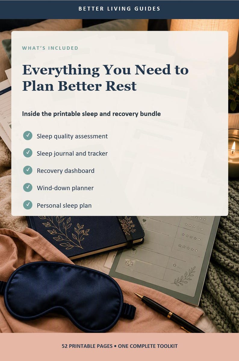 Op de afbeelding: Een printbare slaap- en herstelbundel met een slaapkwaliteitsbeoordeling, slaapdagboek, herstel-dashboard, ontspanningsplanner en persoonlijk slaapplan. De tekst luidt: Better Living Guides, What's Included, Everything You Need to Plan Better Rest, Inside the printable sleep and recovery bundle, 52 printable pages, one complete toolkit.