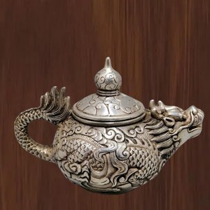 中国のアンティーク純銅金メッキ銀手彫り龍模様酒壺茶壺装飾品、精巧で希少