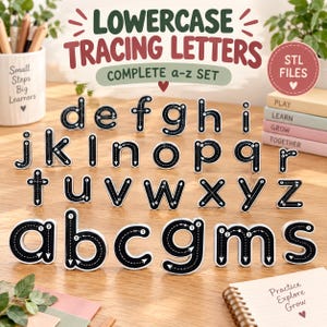 Könnte beinhalten: Ein vollständiger Satz schwarzer Kleinbuchstaben mit weißen Richtungspfeilen und nummerierten Strichpfaden zum Nachspuren. Die Buchstaben sind auf einer Holzoberfläche angeordnet und umfassen das gesamte Alphabet von a bis z für Lernzwecke.