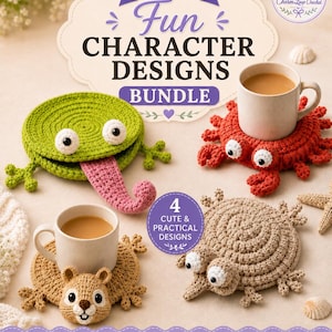 Puede incluir: Un paquete de patrones digitales titulado 4 IN 1 Fun CHARACTER DESIGNS BUNDLE con cuatro posavasos de ganchillo con forma de rana verde con lengua rosa, cangrejo rojo, ardilla beige y una criatura beige, cada uno con ojos blancos y negros.