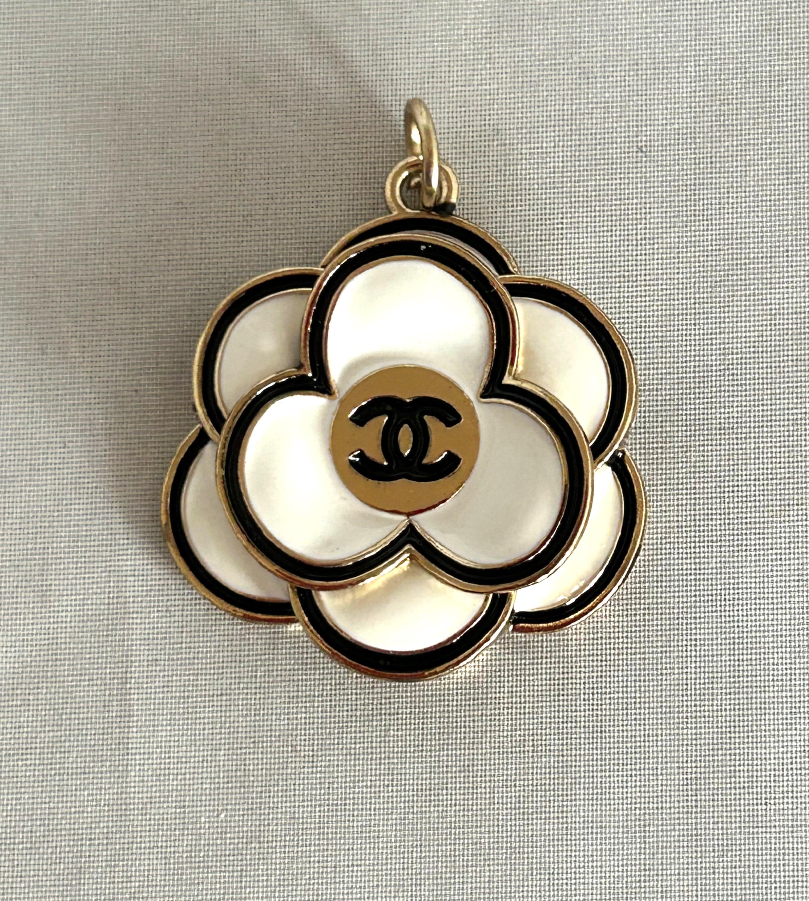 Upcycled Chanel Brooch - Etsy UK display picture 2