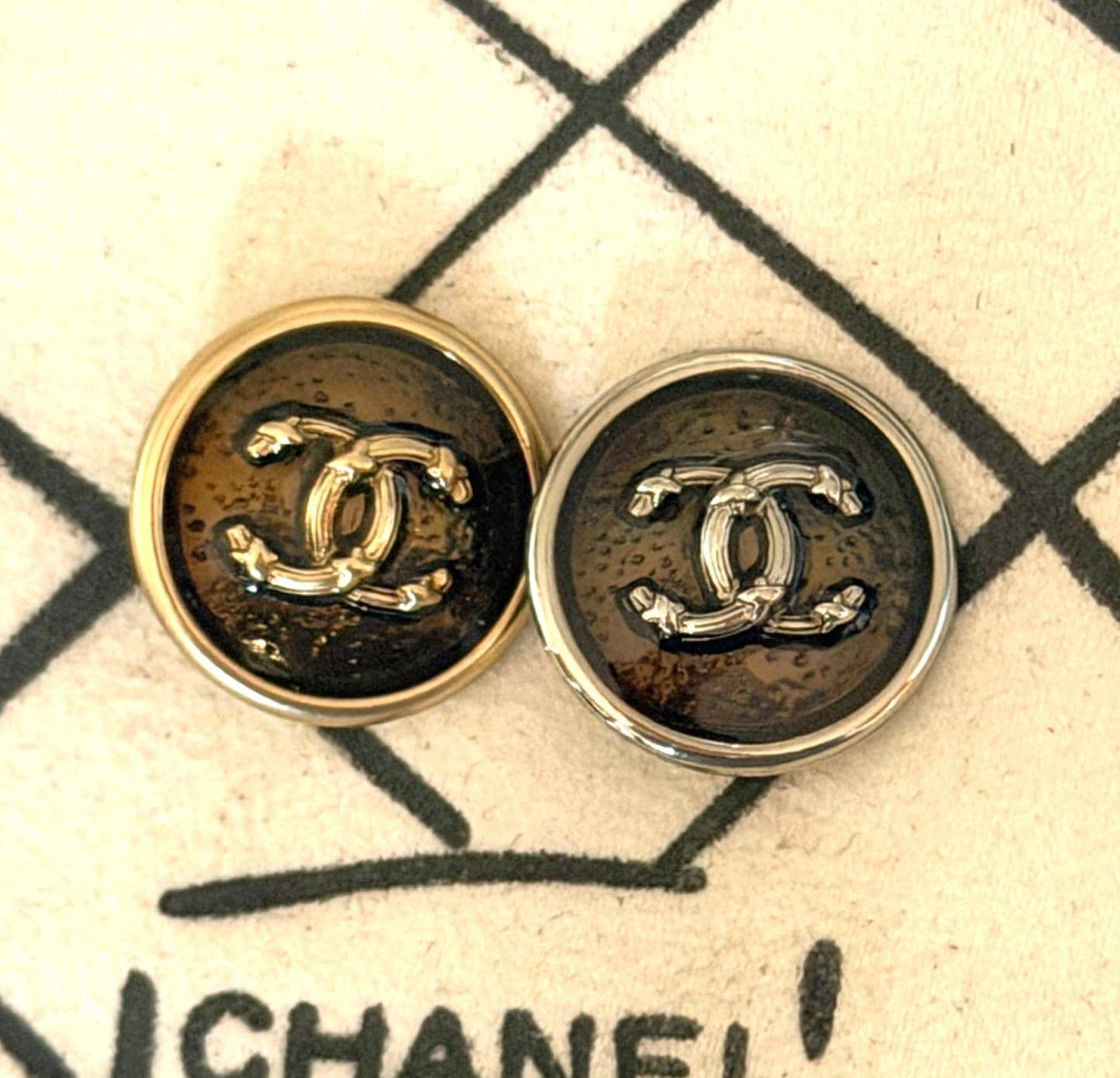 CHANEL Vintage Authentic Gold/silver Tone CC Logo Buttons 20mm