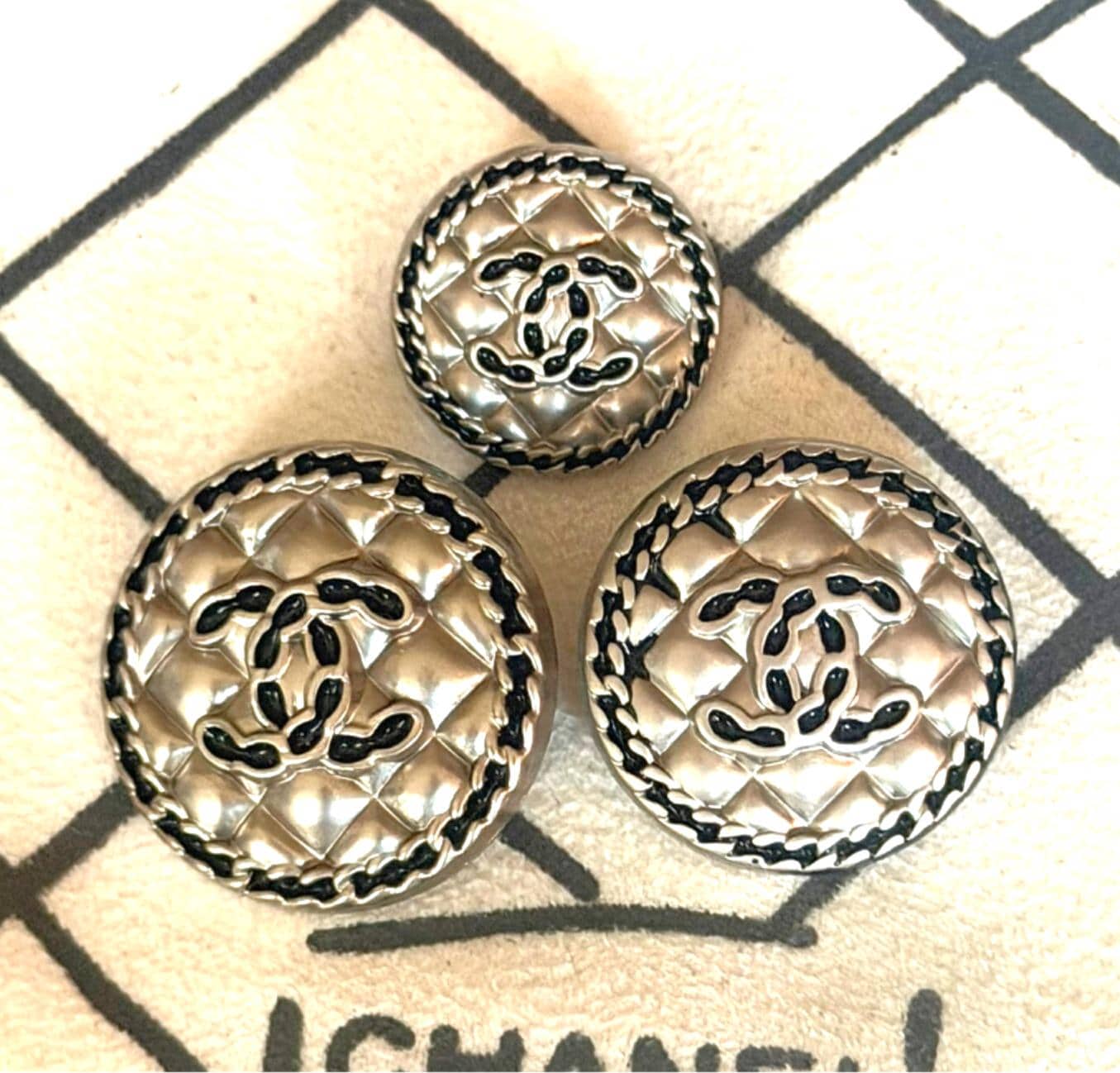 Chanel buttons - Etsy 日本