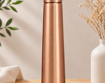 Gepersonaliseerde puur koperen waterfles met aangepaste naam of logo | Handgemaakte ayurvedische koperen fles | Gegraveerd cadeau voor mannen en vrouwen.