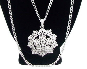 vintage 1960’s TRIFARI enamel filigree necklace / 60’s Queen Anne’s lace pendant necklace / snowflake necklace / vintage jewelry