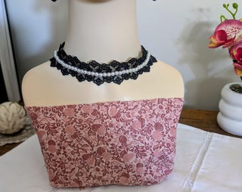 Complete handmade jewelry set: Choker necklace, bracelet, and earrings in antique lace and pearls