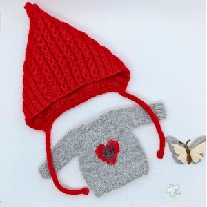 Handgestricktes Set aus roter Elfenmütze und Herzpullover für Blythe-Puppen, Cottagecore-Outfit