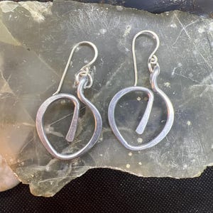 Aluminum Wire Earrings, Leaf Hand Hammered dangle Earrings Silver Aluminum A002