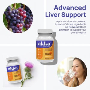 K&ouml;nnte beinhalten: Das Bild zeigt eine Flasche "akka" Akkermansia Superbiotic mit dem Text "Advanced Liver Support". Au&szlig;erdem sind Trauben, eine Distel und eine Frau, die Wasser trinkt, zu sehen. Das Produkt unterst&uuml;tzt die Lebergesundheit.