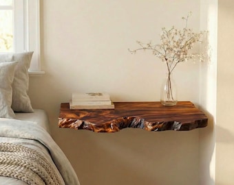 Mesita de noche flotante única de madera maciza con borde natural para montaje en pared.