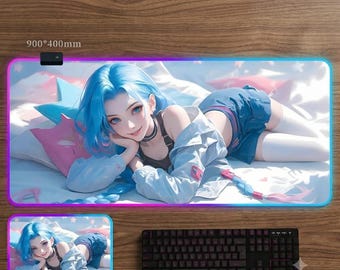 Powder Jinx RGB Gaming Mauspad - Süßes Anime Girl LED Schreibtischmatte, Arcane Aesthetic XXL Backlit Mousepad, 3mm 4mm dick Gamer Geschenkidee